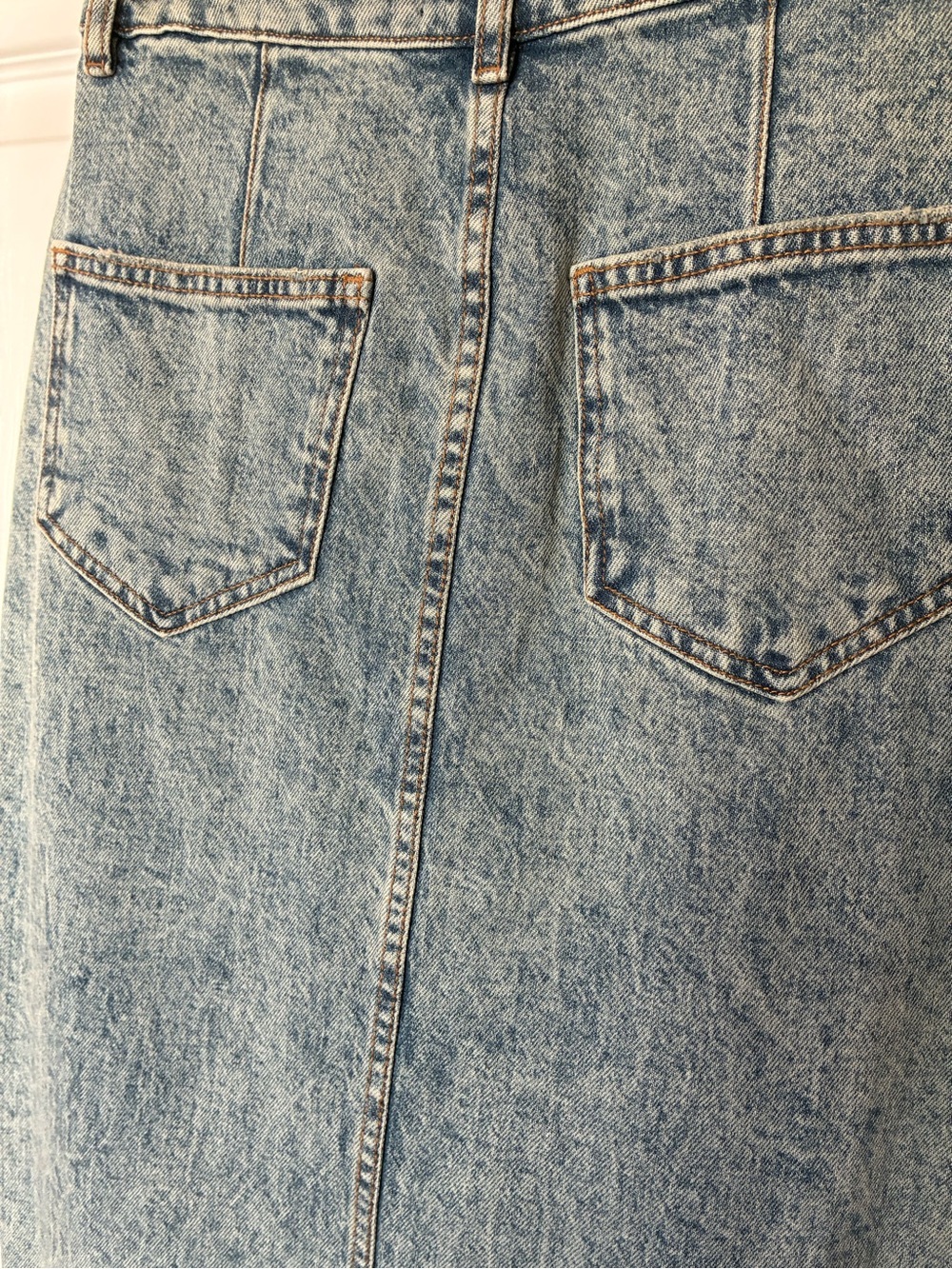 ASOS Design Light Wash Denim Midi Skirt High Waist Front Slit Size US 4 - Picture 3 of 5